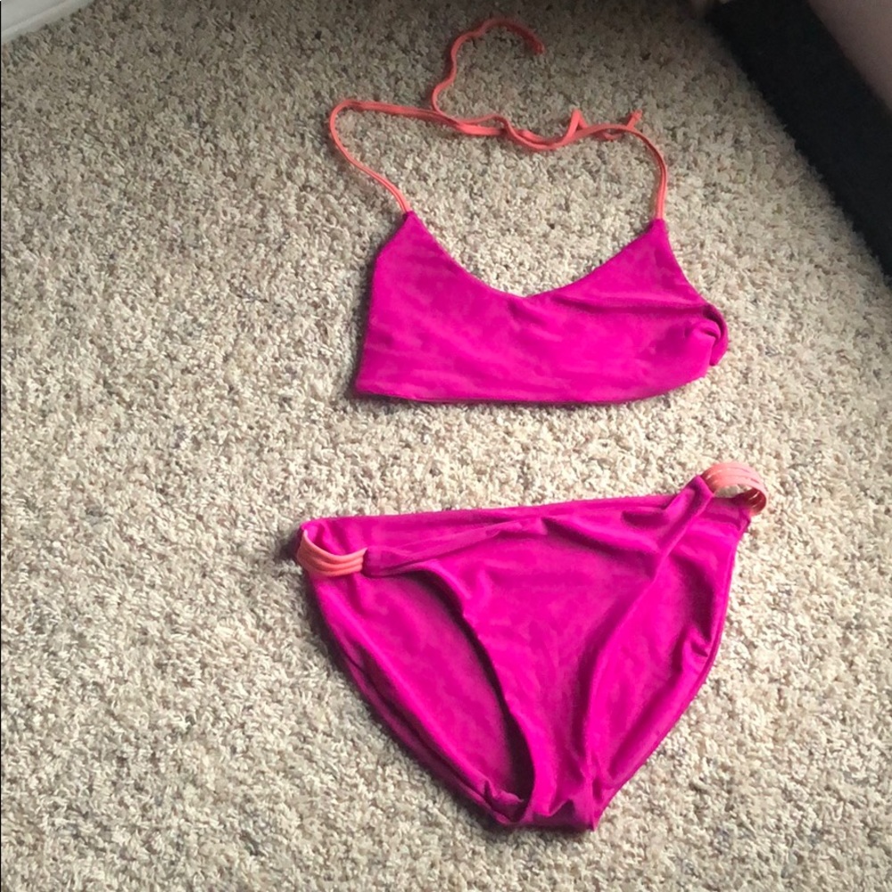 Hot pink 2-piece bathing suit